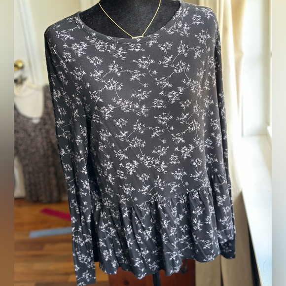 Old Navy- Black Floral Long Sleeve Peplum Top - L - Picture 1 of 6
